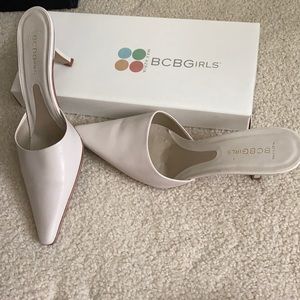 Max Azria low heeled pumps. Size 8